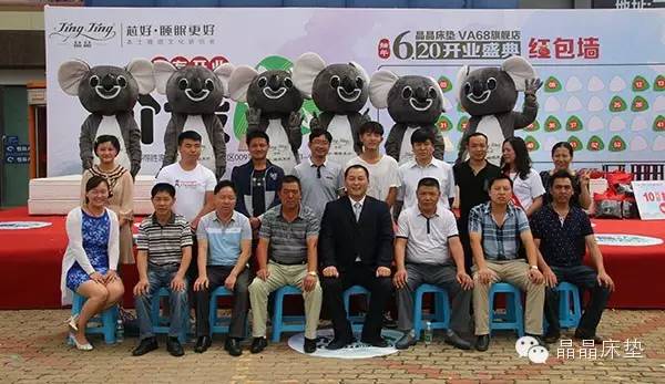 XCLL3系列移動龍門精密四柱液壓裁斷機 XCLL3系列移動龍門精密四柱液壓裁斷機